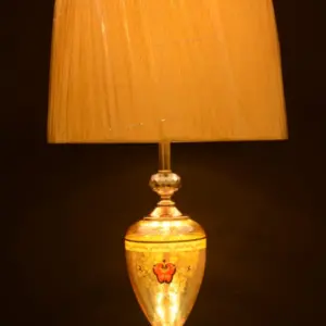 Trophy table lamp